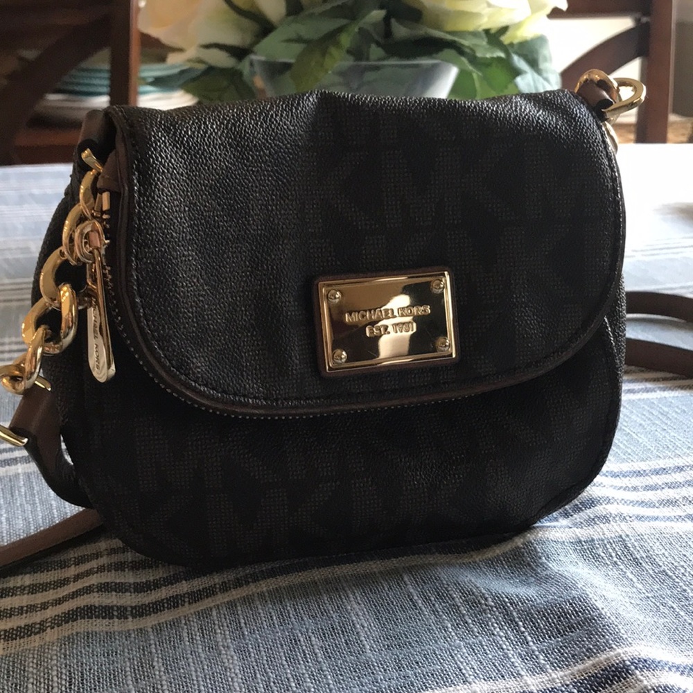 Michael Kors Cross Body purse